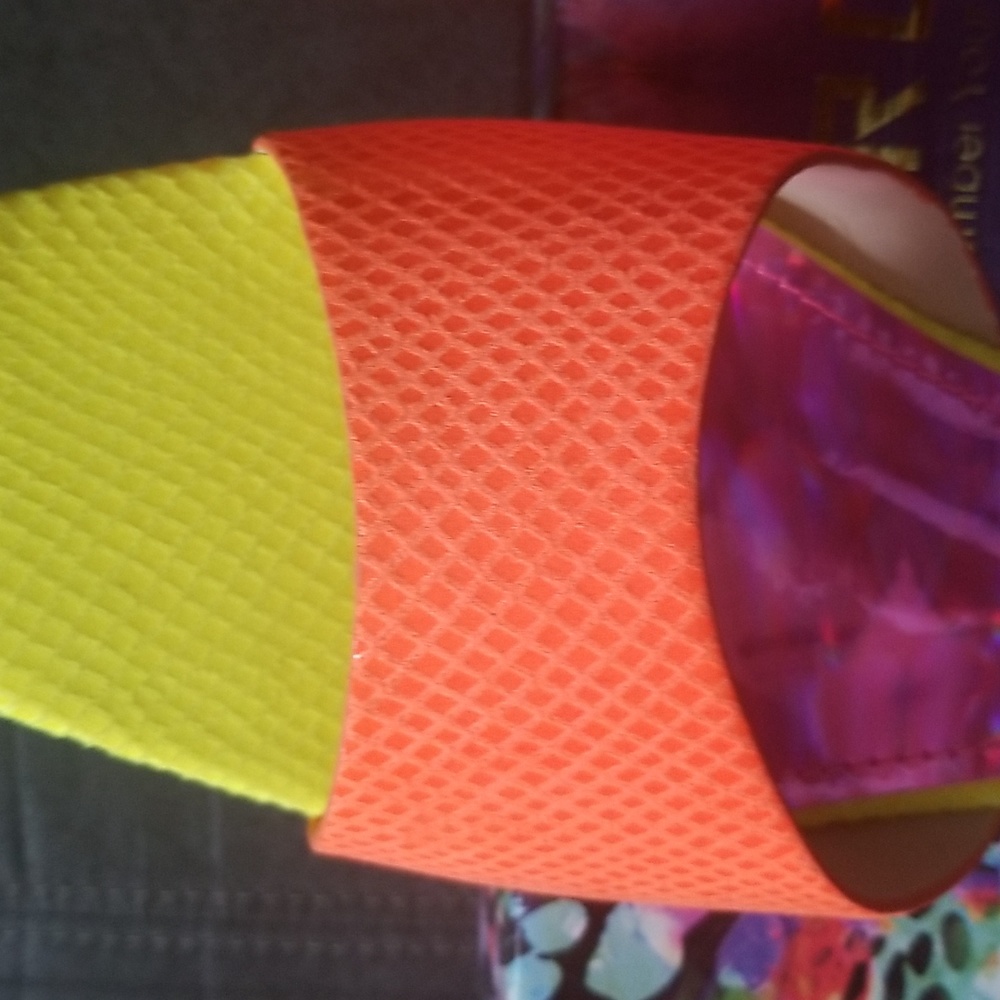 Sandal - Picture 2 of 8